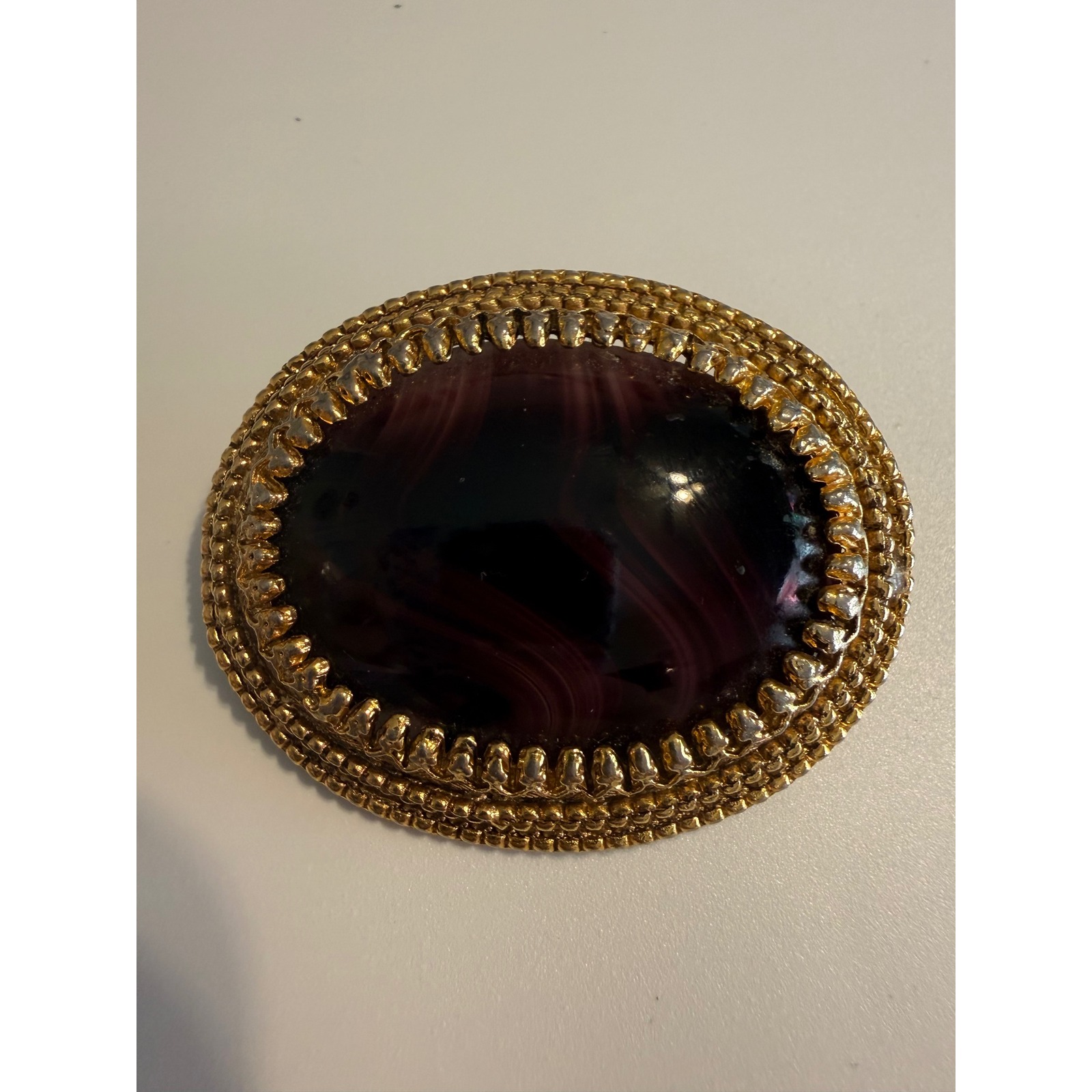 Sphinx Vintage Gold Tone Faux Amethyst Purple Cabochon Oval Brooch Pin 9249a